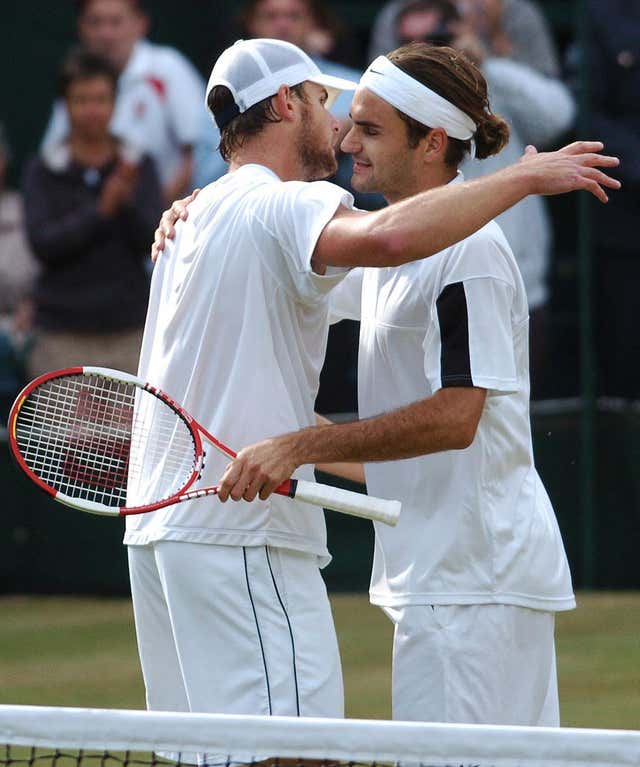 Federer beat Andy Roddick to retain his title in 2004
