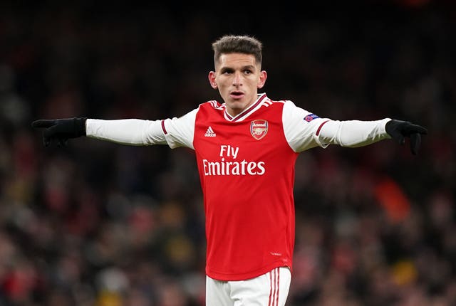 Midfielder Lucas Torreira could leave Arsenal for Atletico Madrid before Monday.