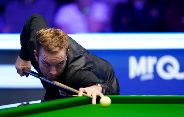 Ali Carter in action at the 2024 Masters