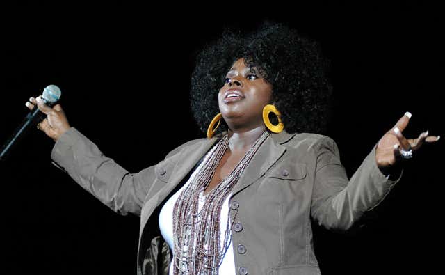 Angie Stone performing at the Hammersmith Apollo in 2006 