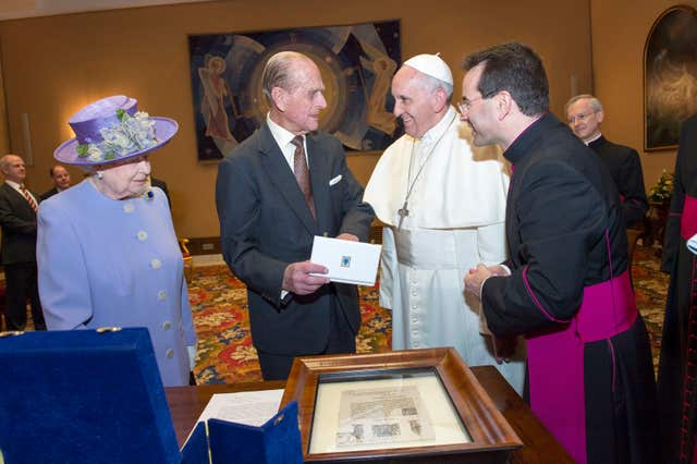 Queen Elizabeth II meets Pope Francis