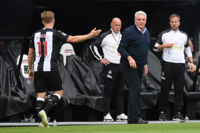Steve Bruce, second right, and Matt Ritchie, left, had a training ground dispute earlier this week (PA)