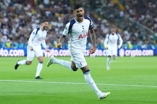 Cristian Romero celebrates