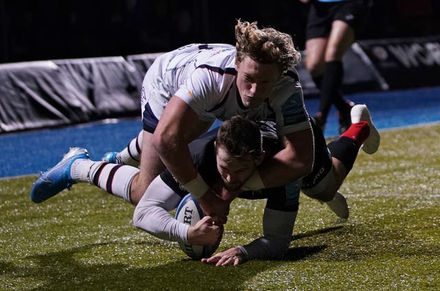 Elliot Daly, right, scores a try for Saracens during their 62-5 win over Worcester