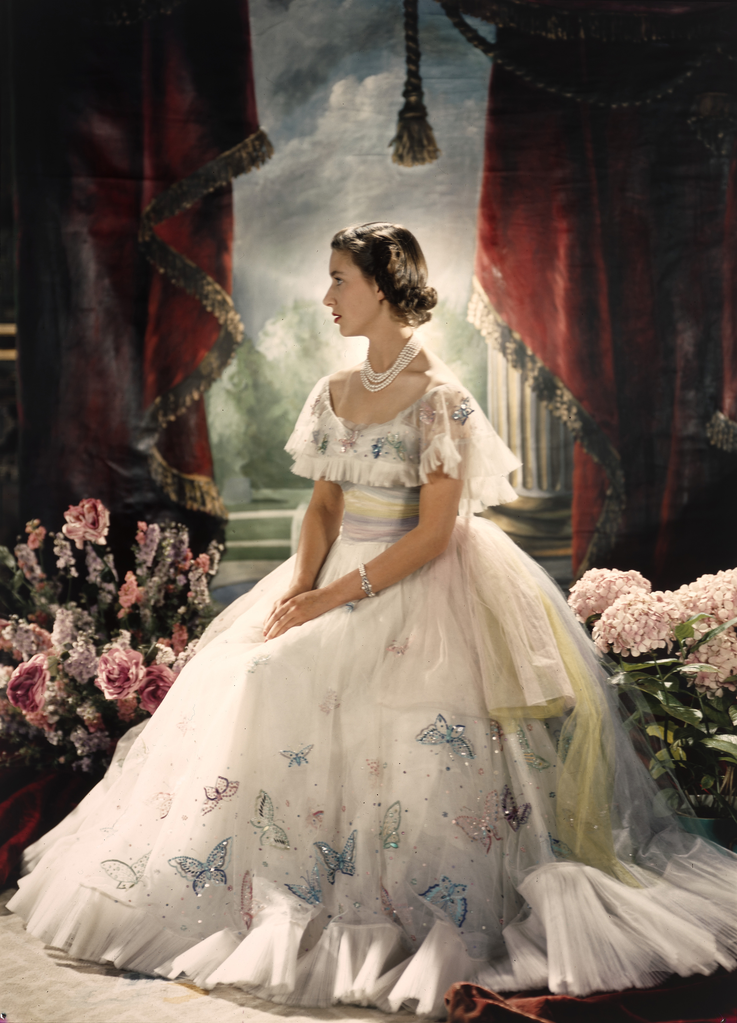 Photographic Portraits Of Royal Family Taken Over A Century To Go On ...