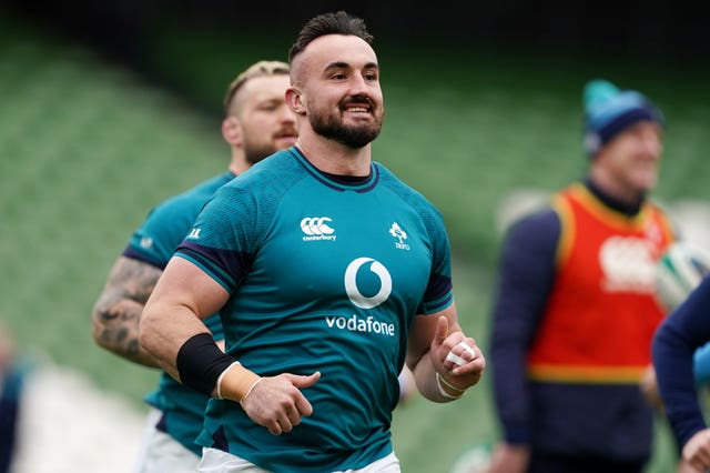 Finlay Bealham and Ronan Kelleher begin for Eire towards New Zealand