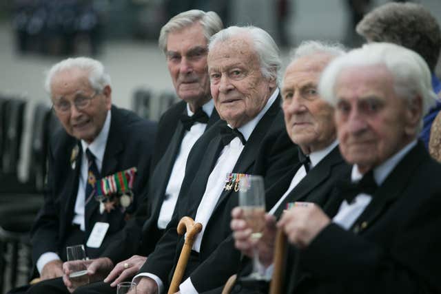 Geoffrey Wellum (middle) with fellow veterans