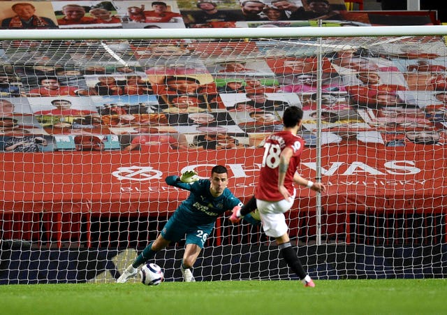 Manchester United’s Bruno Fernandes scores a penalty against Newcastle
