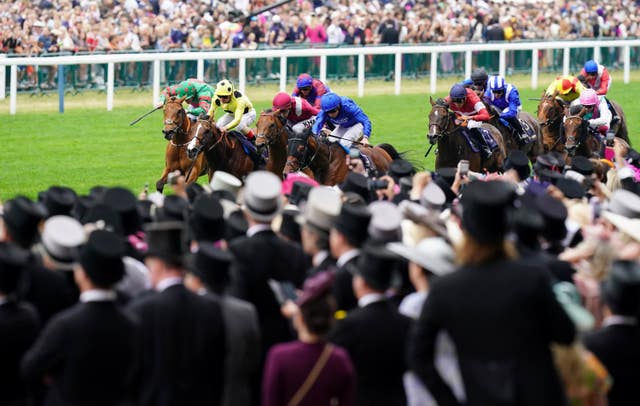 Packed crowds look on as Noble Truth fends off all-comers in the Jersey 