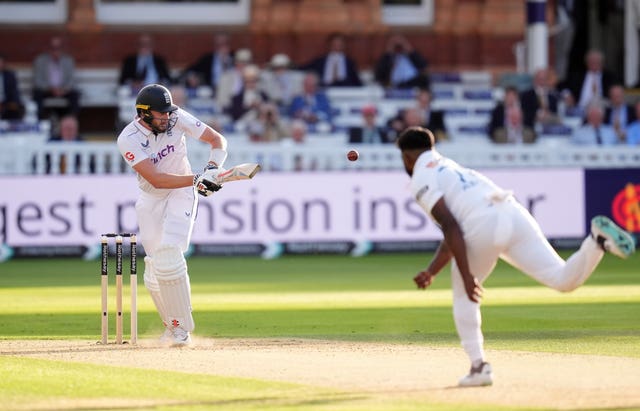 Gus Atkinson bats during day one of the second Test 