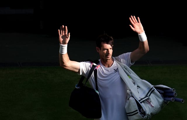 Andy Murray waves goodbye to Centre Court