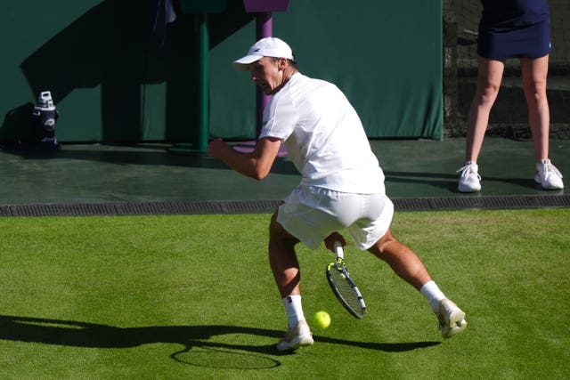 Oliver Tarvet plays a tweener at Wimbledon 