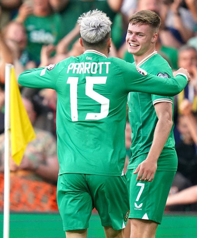 Aanvallers Ivan Ferguson (rechts) en Troy Parrott uit de Ierse Republiek