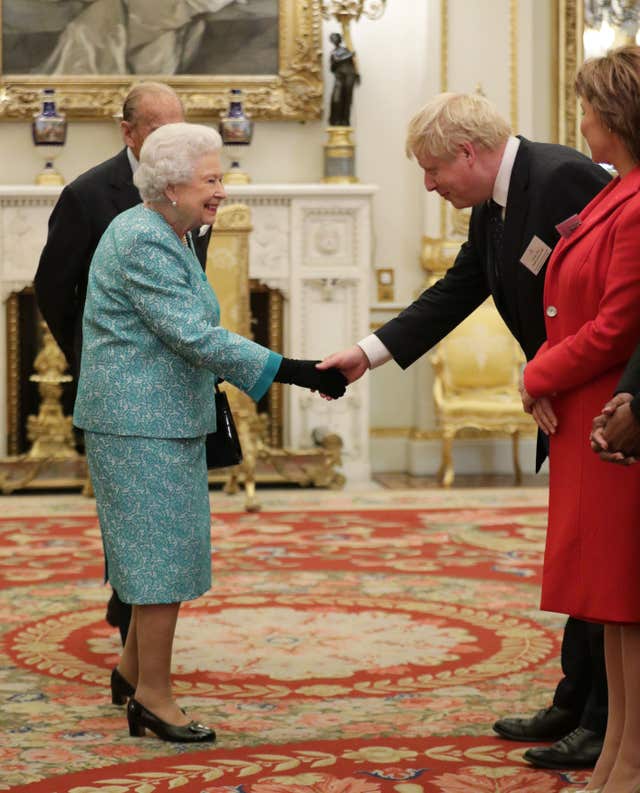 Boris Johnson will accept the Queen's request to lead a new government