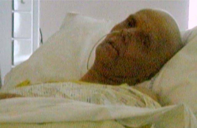 Poisoned Russian spy Alexander Litvinenko alive, lying gaunt in a hospital bed. 