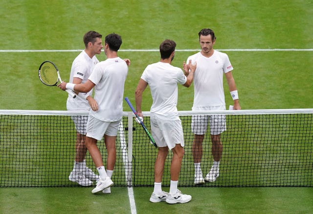 Wesley Koolhof (right) and Neal Skupski (left) celebrate their victory over Marcel Granollers and Horacio Zeballos 