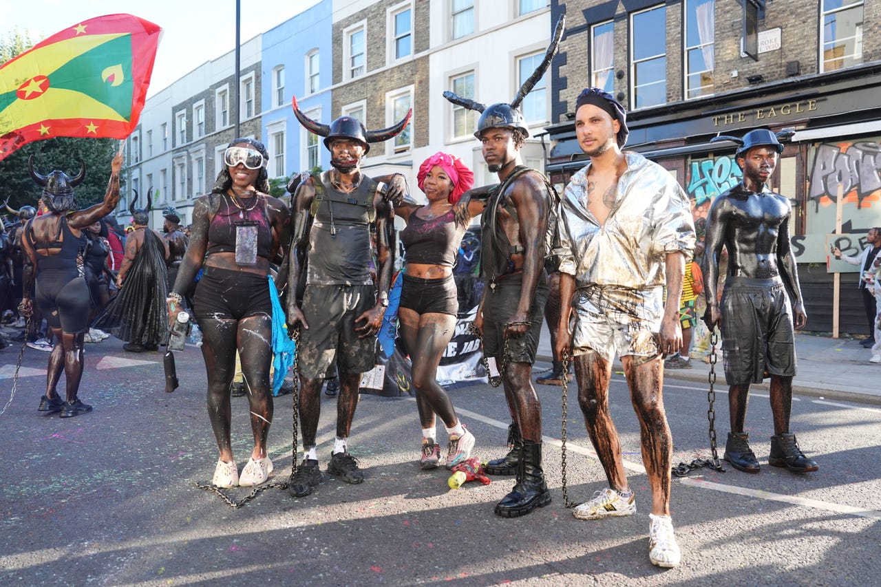 colourful-costumes-and-music-fill-streets-for-notting-hill-carnival