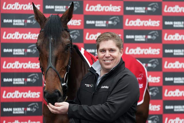 Dan Skelton alongside Protektorat