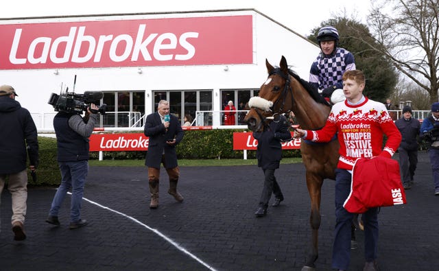 Blow Your Wad returns victorious at Kempton