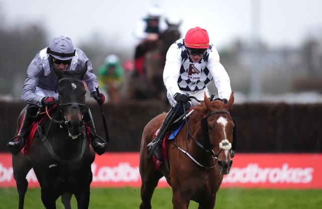 Banbridge surged home to win at Kempton 