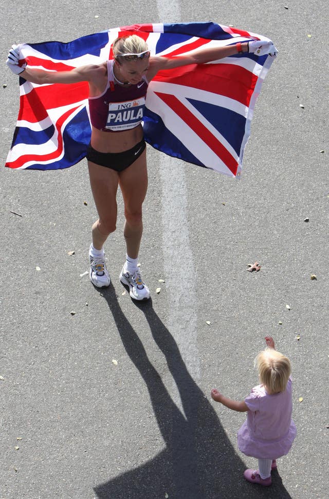 Paula Radcliffe celebrates her win with daughter Isla in New York