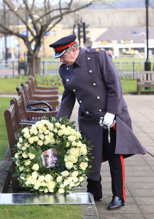 Wreath laid for Captain Tom funeral