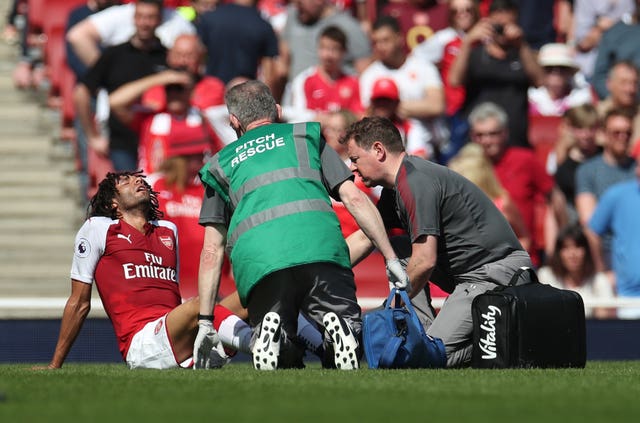 Mohamed Elneny suffered the injury at the end of the first half of Sunday's win over West Ham