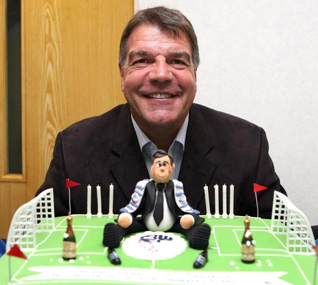 Bolton celebrate Sam Allardyce's birthday in 2006