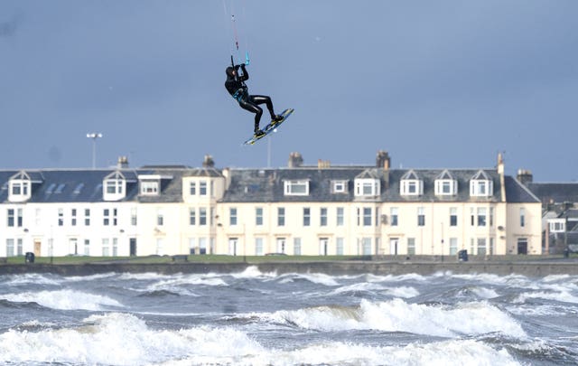 Kitesurfing in Troon