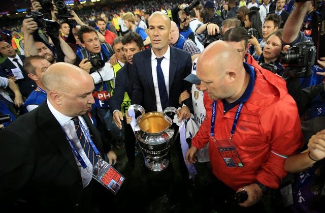 Real Madrid head coach Zinedine Zidane with the trophy after the 2017 Champions League final 