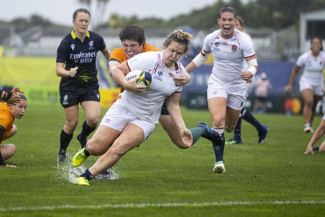 Marlie Packer on her way to scoring her second try