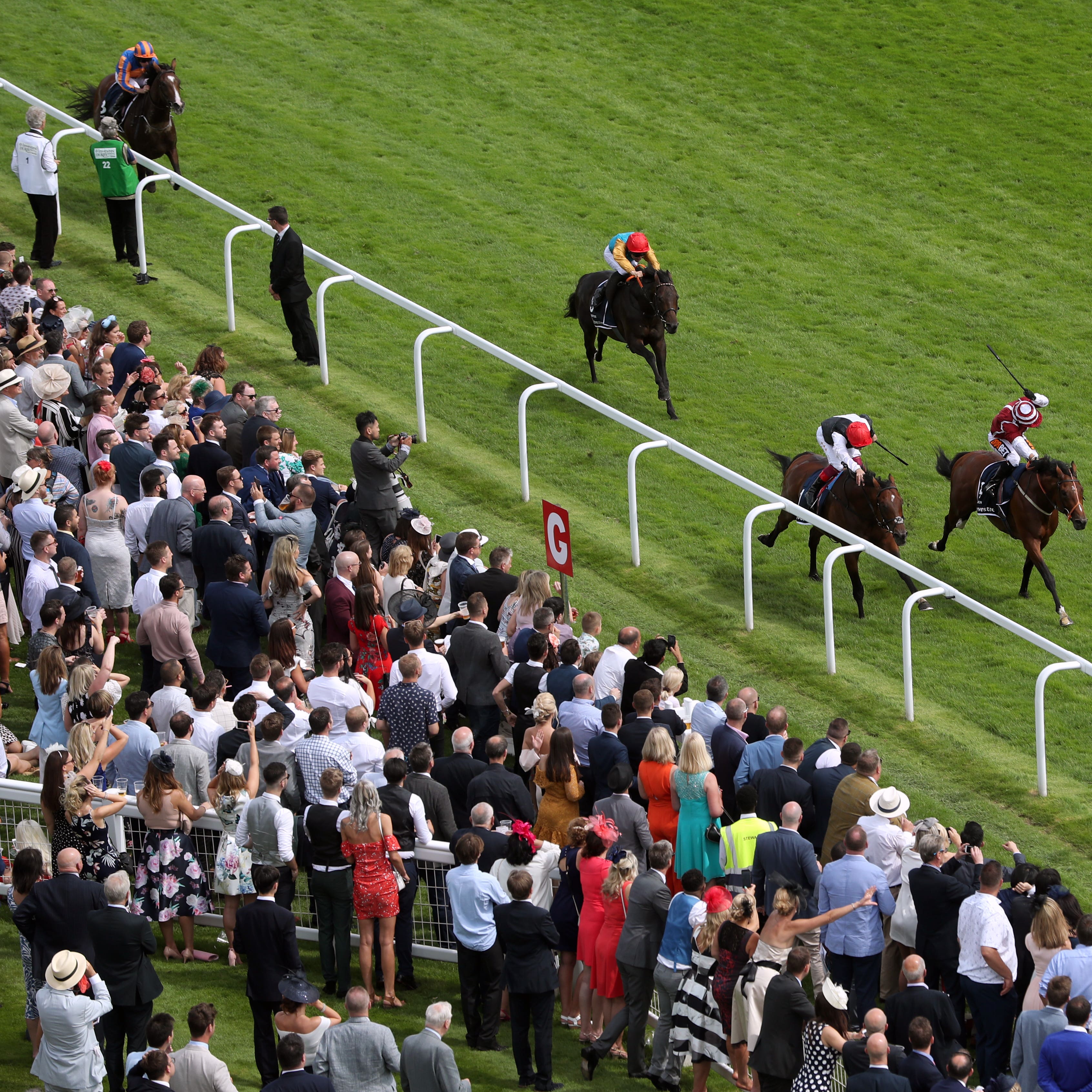 Salouen (far side) was just reeled in by Cracksman at Epsom