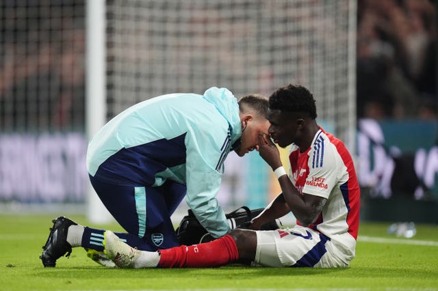 Bukayo Saka receives treatment dirung Arsenal's clash with Chelsea