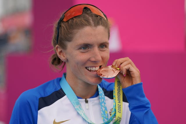 Beth Potter with her bronze medal