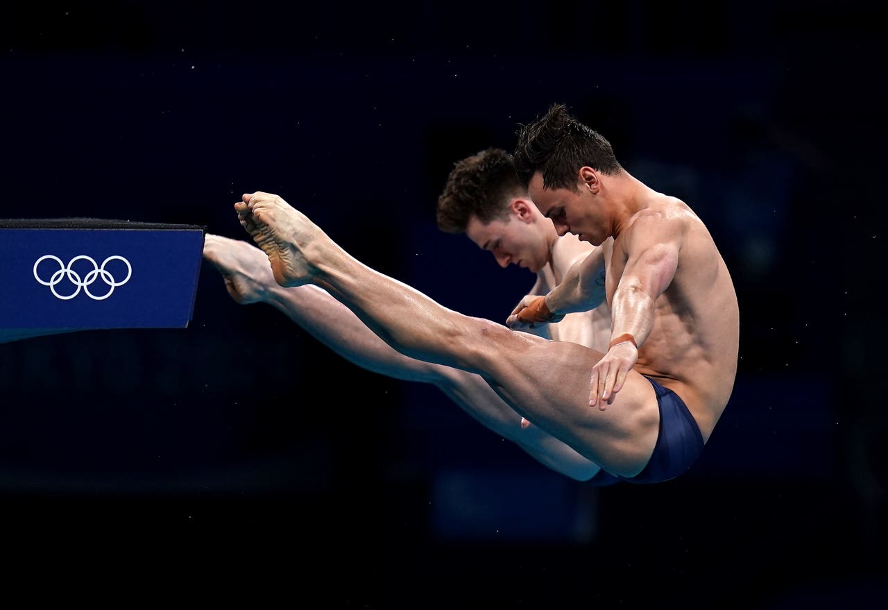 Celebrities congratulate Tom Daley and Matty Lee on ...