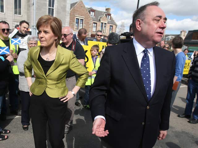 Nicola Sturgeon and Alex Salmond campaigning in 2015