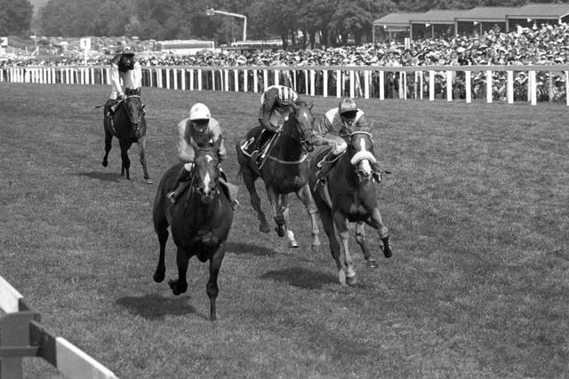 Gildoran (left) winning the Ascot Gold Cup in the hands of Steve Cauthen