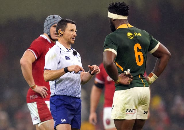 Referee Paul Williams speaks to South Africa’s Siya Kolisi 