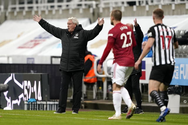Steve Bruce (left) rued the way his side finished the game 
