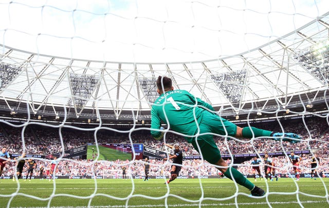 Manchester City’s Sergio Aguero scores past West Ham's Lukasz Fabianski 