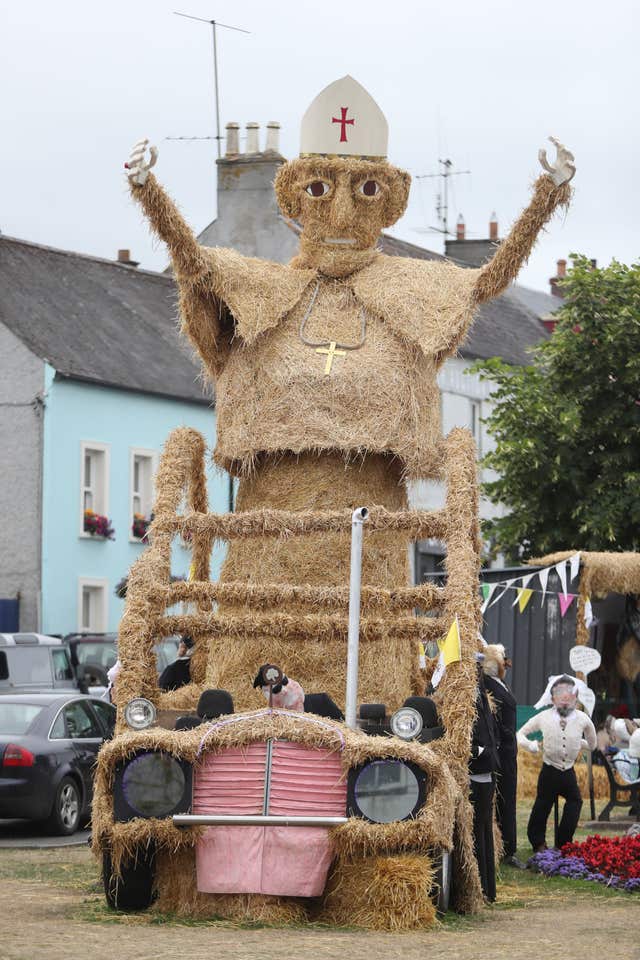 Durrow Scarecrow festival pope 