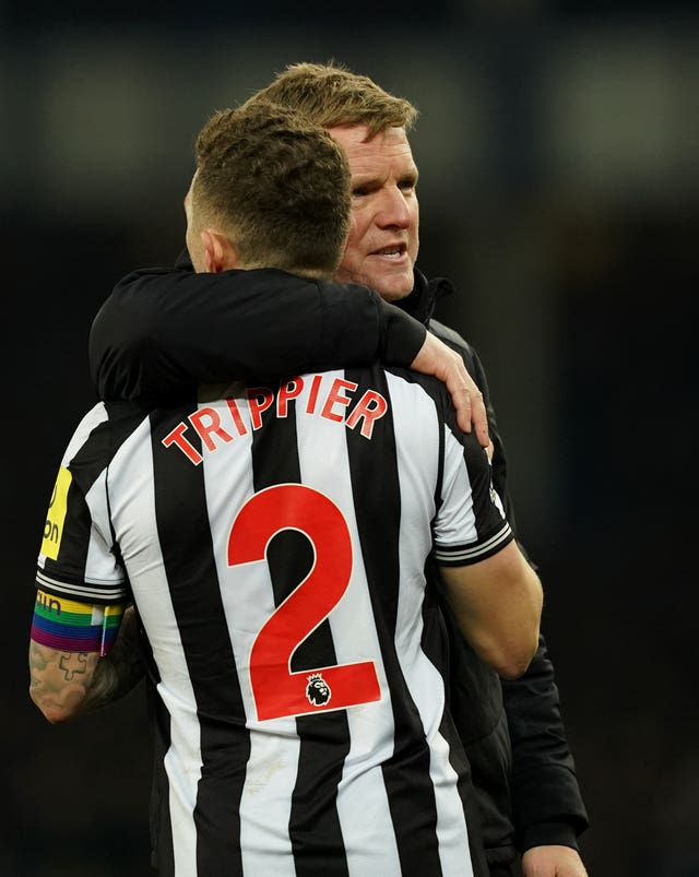 Newcastle head coach Eddie Howe consoles Kieran Trippier after the game at Everton