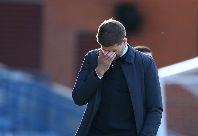Steven Gerrard reacts during Rangers' Scottish Cup quarter-final defeat to St Johnstone