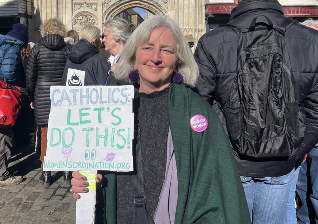  Jane Varner Malhotra outside Canterbury Cathedral 