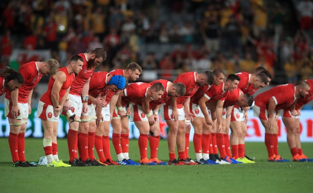 Wales bow to the crowd after  their impressive win over Australia