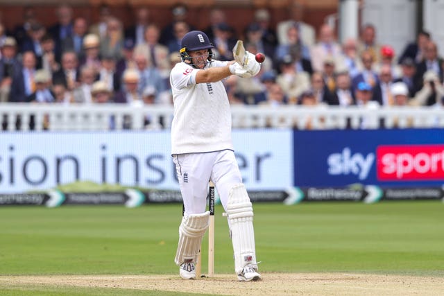 Joe Root pulls a bouncer 