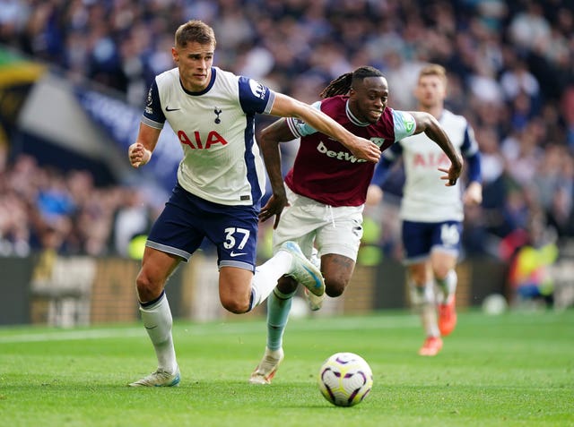 West Ham’s Aaron Wan-Bissaka and Tottenham’s Micky van de Ven (left) during the Premier League match at the Tottenham Hotspur Stadium