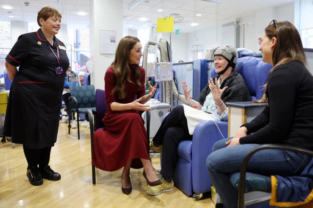 Kate chatting to patient Katherine Field during a visit to the Royal Marsden Hospital 