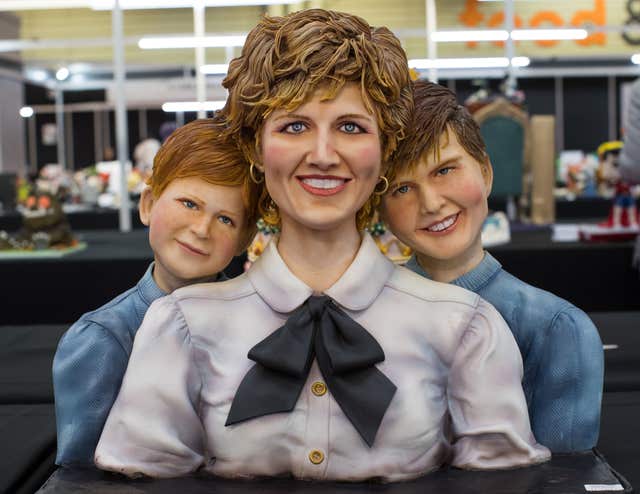 Diana, William and Harry cake