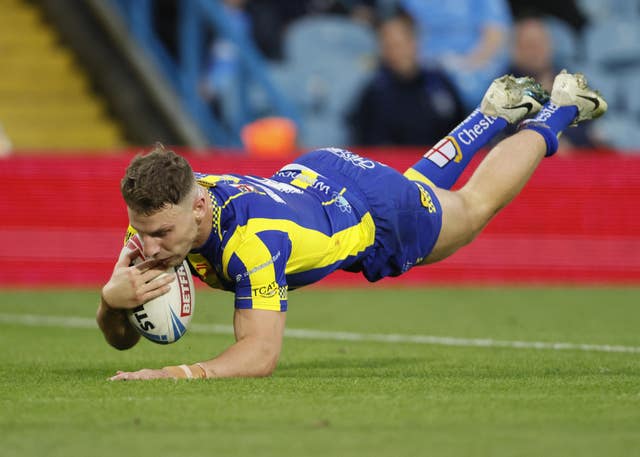 George Williams dives to score Warrington's first try against Leeds at Magic Weekend